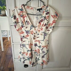 Trixxi Clothing Company Shorts Romper women’s size small.